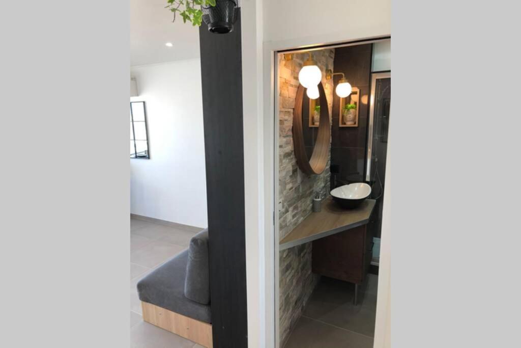 Appartement Vue Mer Et Port, Refait A Neuf Pour Vous ! Climatise Ла Гранде-Моте Екстериор снимка