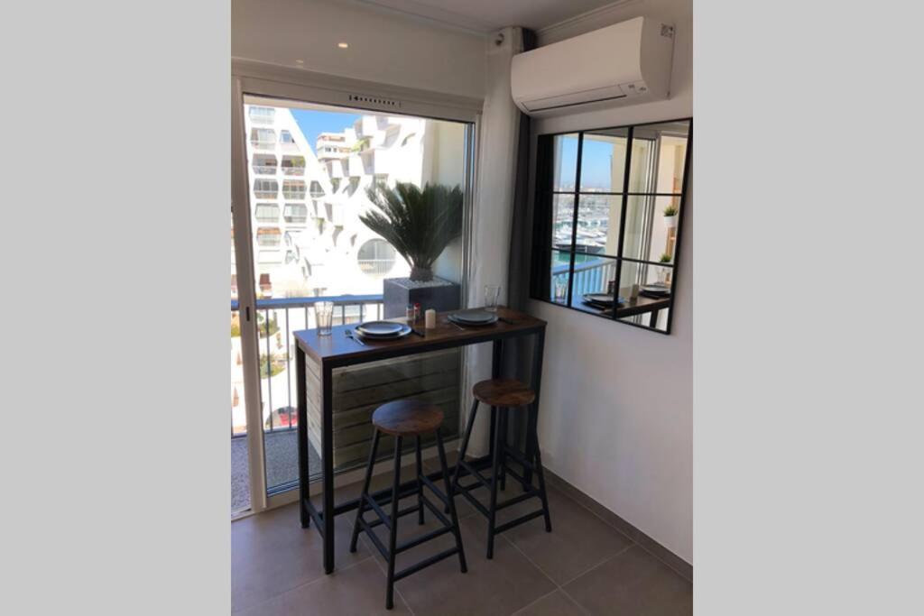 Appartement Vue Mer Et Port, Refait A Neuf Pour Vous ! Climatise Ла Гранде-Моте Екстериор снимка